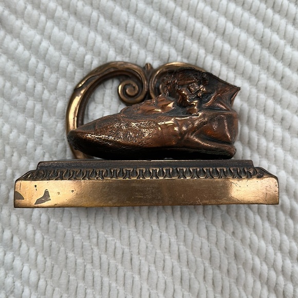 Vintage Antique Bookends! Bronzed baby shoes. Perfect for a nursery / shower !📚 - Picture 4 of 12